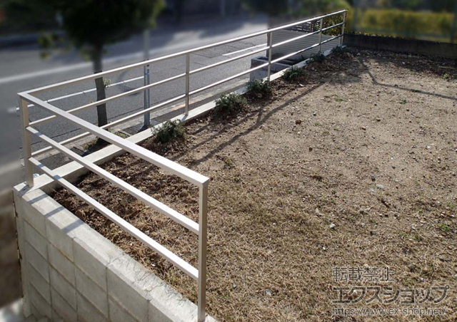 大阪府堺市ののフェンス・柵 シンプルモダンフェンスLite3型　間仕切柱施工 施工例