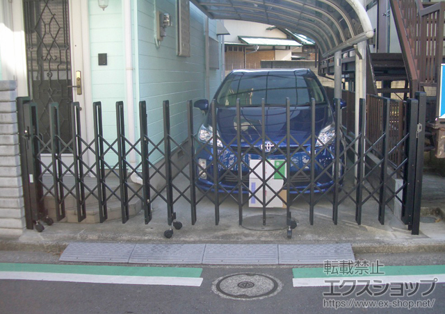 神奈川県横浜市のLIXIL リクシル(新日軽)のカーゲート ニューエクジスXB型 片開き キャスター式 36SA 施工例