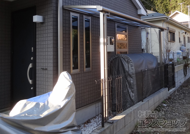 東京都西多摩郡日の出町のLIXIL リクシル（トステム）のテラス屋根 ライザーテラスII F型 テラスタイプ 単体 積雪〜20cm対応 施工例