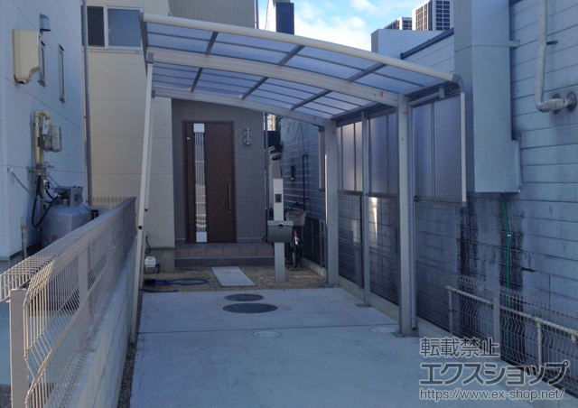 愛知県刈谷市ののカーポート レイナポートグラン　積雪〜20cm対応＋サイドパネル 1段 ハイルーフ用＋着脱式サポート 2本入 施工例