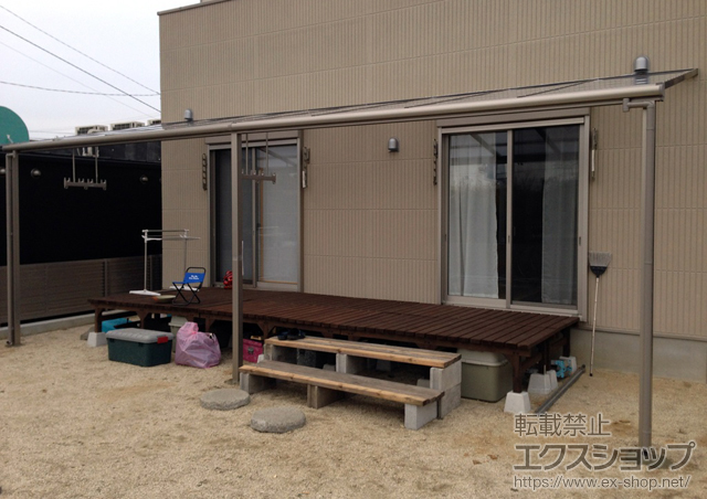 愛知県刈谷市のLIXIL リクシル（トステム）のテラス屋根 ライザーテラスII F型 テラスタイプ 連棟 積雪〜20cm対応＋吊下げ物干し 標準 2本入 施工例