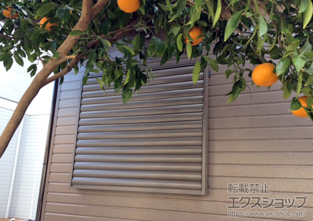神奈川県伊勢原市のLIXIL リクシル（トステム）の面格子・窓格子 【特注】目隠し可動ルーバー 引違い窓用 施工例