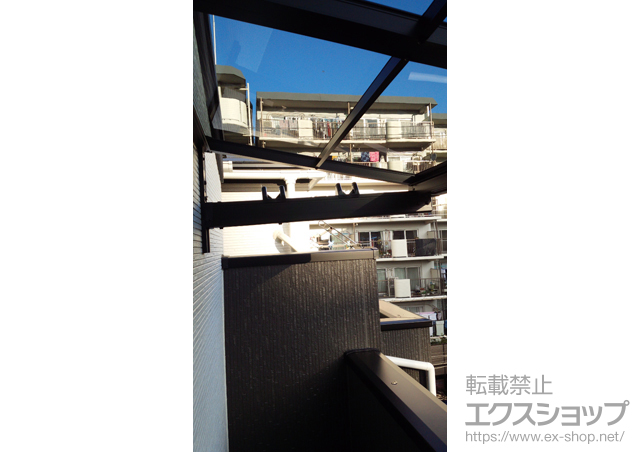 東京都大田区のLIXIL リクシル（トステム）のバルコニー・ベランダ屋根 ライザーテラスII F型 ルーフタイプ 単体 積雪〜20cm対応＋ルーフ用竿掛け 4個入 施工例