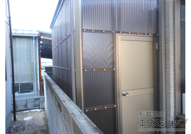 岡山県新見市のLIXIL リクシル（トステム）のストックヤード フリーヤード 両ドア付タイプ 積雪〜20cm対応＋KB-FP1-1 α-Pro アルファプロ 複合板パネル 施工例