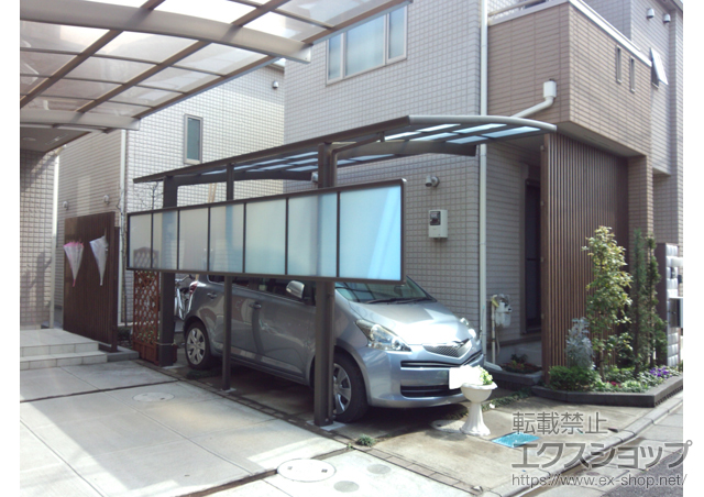 東京都練馬区のLIXIL リクシル（トステム）のカーポート カーブポートシグマIII 積雪〜20cm対応＋ーブポートシグマIII用 サイドパネル 1段 施工例
