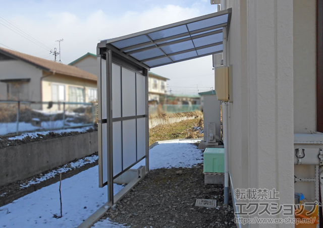 長野県長野市のLIXIL リクシル（トステム）のテラス屋根 ライザーテラスII F型 テラスタイプ 単体 積雪〜20cm対応+ライザーテラスII 前面スクリーン2段 施工例