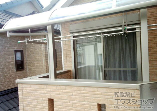 兵庫県伊丹市のLIXIL リクシル（トステム）のバルコニー・ベランダ屋根 ライザーテラスII R型 屋根タイプ 単体 積雪〜20cm対応 施工例