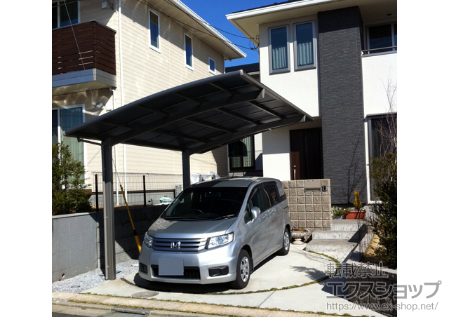 栃木県宇都宮市のLIXIL リクシル（トステム）のカーポート カーブポートシグマIII 積雪〜20cm対応 施工例