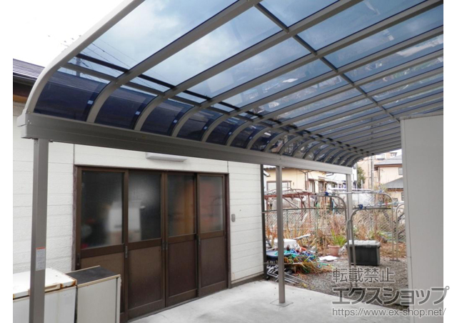 静岡県裾野市のLIXIL リクシル（トステム）のテラス屋根 ライザーテラスII R型 テラスタイプ 連棟 積雪〜20cm対応 施工例