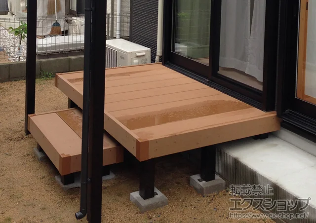 ���Ɍ������s��YKKAP�̃E�b�h�f�b�L ���E�b�h�f�b�L200�{�Ɨ������E�b�h�X�e�b�v2�^ �{�H��