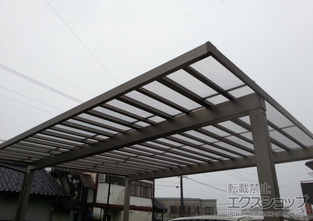 兵庫県朝来市のLIXIL リクシル（トステム）のカーポート ソルディーポート 2台用 1500 積雪〜50cm対応 施工例