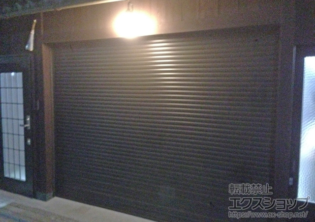 京都府京都市のLIXIL リクシル（トステム）のガレージシャッター ガレージシャッタークワトロ 電動式 内部付タイプ 施工例
