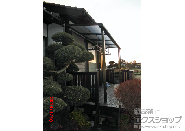 福岡県八女郡広川町のLIXIL リクシル（トステム）のテラス屋根 ライザーテラスII F型 テラスタイプ 単体 積雪〜20cm対応＋吊下げ物干し 標準 2本入 施工例