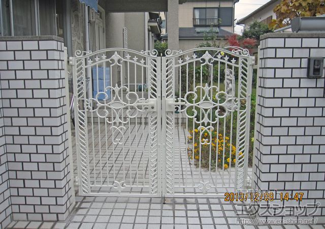 兵庫県伊丹市のの門扉 フェスタB型 両開き 門柱使用 施工例