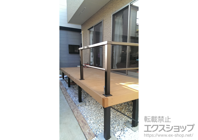 埼玉県越谷市ののウッドデッキ リウッドデッキ 200+シンプルモダンデッキフェンス8型〈横格子1本タイプ〉 施工例