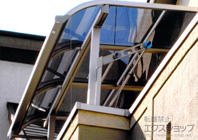 東京都立川市のLIXIL リクシル（トステム）のバルコニー・ベランダ屋根 ライザーテラスII R型 屋根タイプ 単体 積雪〜20cm対 施工例