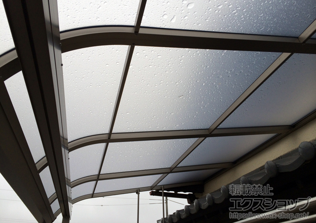 大阪府松原市のLIXIL リクシル（トステム）のバルコニー・ベランダ屋根 ライザーテラスII R型 屋根タイプ 単体 積雪〜20cm対応 施工例