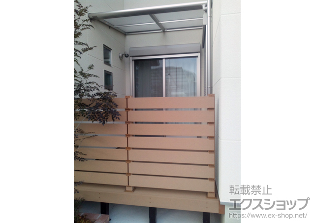 大阪府枚方市ののウッドデッキ リウッドデッキ 200＋リウッドデッキフェンス3型<横スリット> 施工例