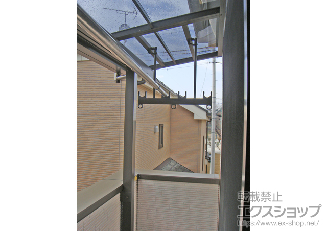 埼玉県新座市のLIXIL リクシル（トステム）のバルコニー・ベランダ屋根 ライザーテラスII F型 屋根タイプ 単体 積雪〜20cm対応 施工例