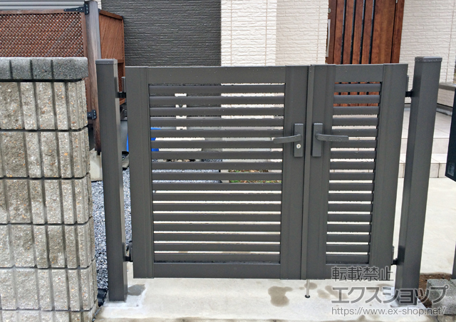 埼玉県加須市のの門扉 プリレオ R3型 両開き親子　柱使用 施工例