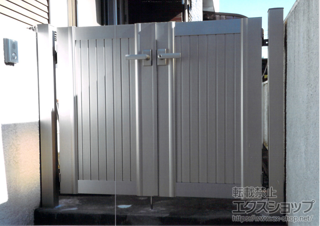 千葉県印旛郡酒々井町のの門扉 エクスライン門扉8型 両開き　門柱使用 施工例