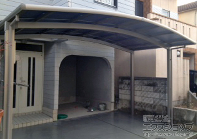 大阪府羽曳野市のLIXIL リクシル（トステム）のカーポート カーブポートシグマIII ワイド 積雪〜20cm対応＋収納式物干し 施工例