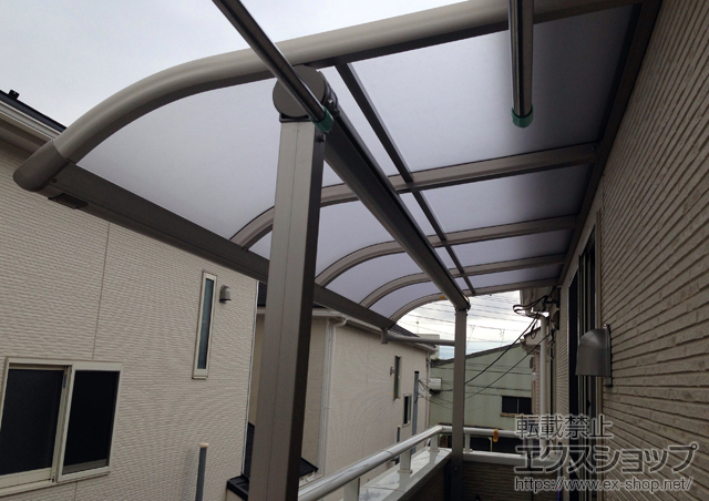 神奈川県大和市ののバルコニー・ベランダ屋根 プレシオステラス R型 屋根タイプ 単体 積雪〜20cm対応 施工例