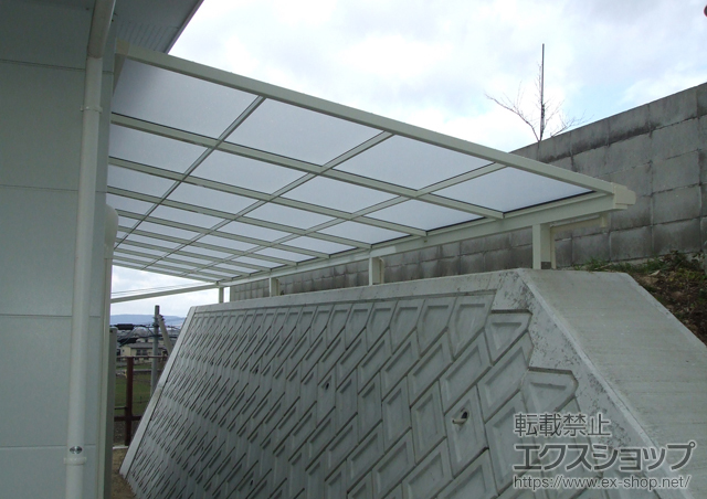 香川県高松市のLIXIL リクシル（トステム）のテラス屋根 ライザーテラスII F型 テラスタイプ 三連棟 積雪〜20?対応 施工例