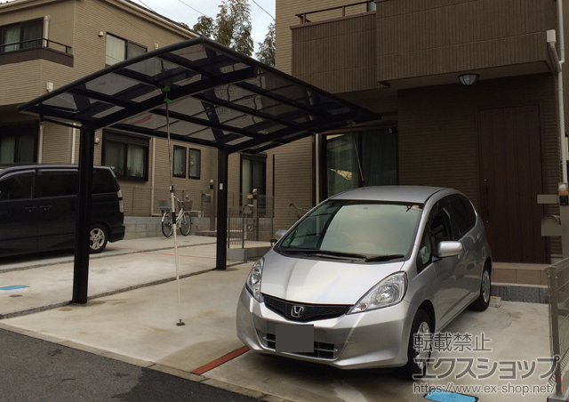 神奈川県厚木市のLIXIL リクシル（トステム）のカーポート カーブポートシグマIII 積雪〜20cm対応＋屋根材ホルダー 施工例