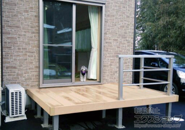 岡山県津山市ののウッドデッキ リウッドデッキ 200＋シンプルモダンデッキフェンス2型<横格子2本タイプ> 施工例