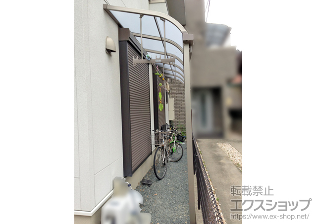 愛知県名古屋市のLIXIL リクシル（トステム）のテラス屋根 ライザーテラスII R型 テラスタイプ 単体 積雪〜20cm対応+吊り下げ物干し 標準 3本入 施工例
