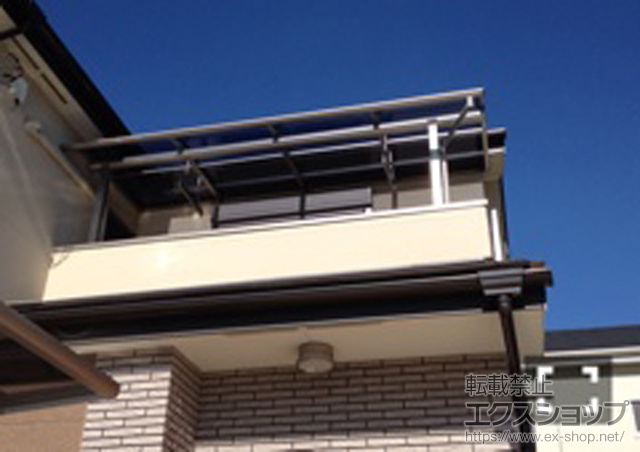 大阪府堺市ののバルコニー・ベランダ屋根 プレシオステラス R型 屋根タイプ 単体 積雪〜20cm対応＋吊下げ物干し 標準 2本入 施工例