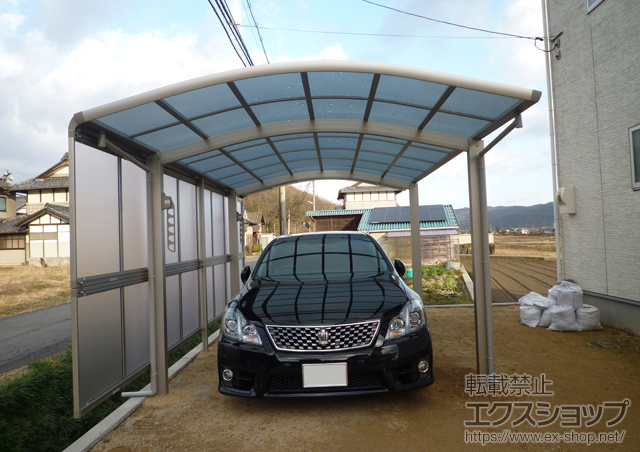 岡山県和気郡和気町ののカーポート レイナワンポートグラン　積雪〜20cm対応+レイナワンポートグラン サイドパネル(2段)+水平式物干し テラス柱用 2本入り 施工例