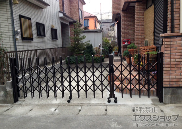 神奈川県海老名市ののカーゲート トリップゲート RC型 ノンレール 両開き親子 40WO(12S+28M) 施工例