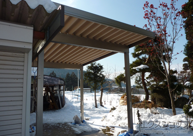 長野県下高井郡山ノ内町のLIXIL リクシル（トステム）のカーポート テリオスポートIII 3000 角柱4本仕様 積雪〜100cm対応 施工例