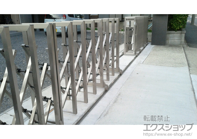 愛知県名古屋市ののカーゲート ステンレス フラットレール仕様 両開き(ATXF12-S-1020W) 施工例