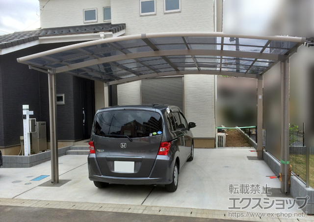 茨城県守谷市のLIXIL リクシル（トステム）のカーポート カーブポートシグマIII ワイド 積雪〜20cm対応 施工例