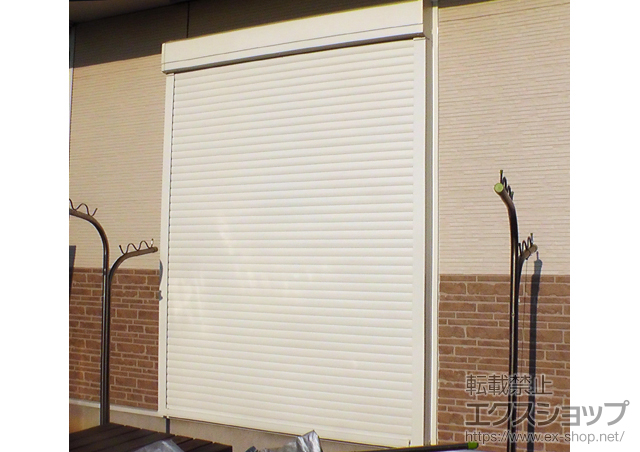 千葉県鎌ヶ谷市のLIXIL リクシル（トステム）の窓シャッター リフォームシャッター クワトロ 手動式 施工例