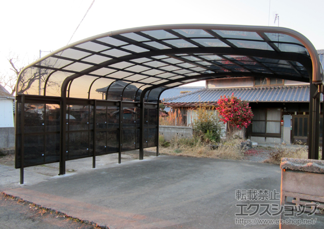 愛媛県伊予市のLIXIL リクシル（トステム）のカーポート テールポートシグマIII ワイド 積雪〜20cm対応＋サイドパネル 2段 施工例