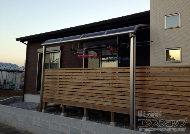 宮崎県串間市ののテラス屋根 プレシオステラス R型 テラスタイプ 単体 積雪〜20cm対応＋吊り下げ物干し　標準　2本入 施工例