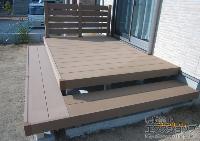 兵庫県姫路市ののウッドデッキ リウッドデッキ200＋段床用部材一式（正面・片側面/1段）＋リウッドデッキフェンス3型＋リウッドデッキフェンス ベースプレート化粧カバー 施工例