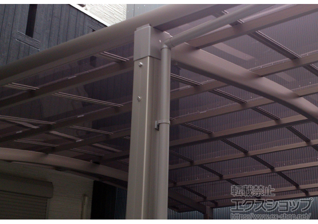 大阪府大阪市のLIXIL リクシル（トステム）のカーポート カーブポートシグマIII ワイド 積雪〜20cm対応 施工例