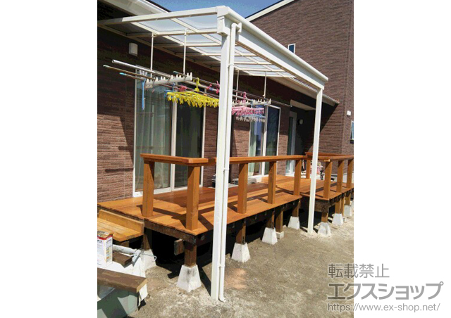 栃木県宇都宮市のLIXIL リクシル（トステム）のテラス屋根 ライザーテラスII F型 1500 テラスタイプ 単体 積雪〜50cm対応＋吊り下げ物干し ワイド 2本入＋ロング柱 施工例