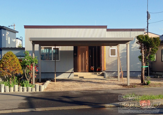 北海道苫小牧市のLIXIL リクシル（トステム）のカーポート テリオスポートIII 3000 2台用 角柱4本仕様 積雪〜100cm対応 施工例