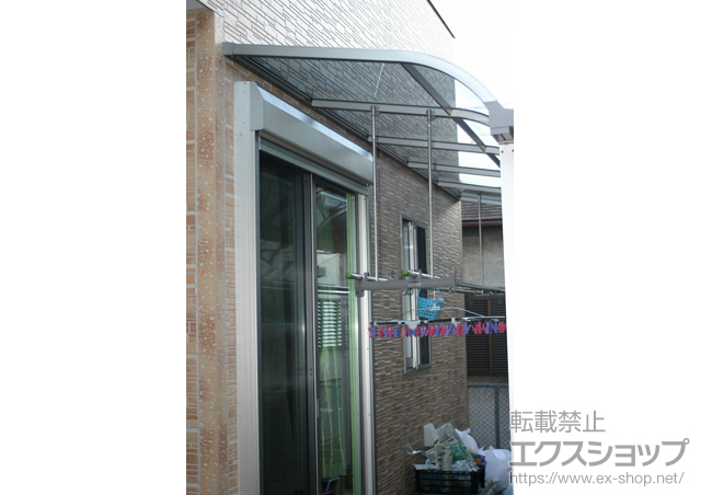 埼玉県所沢市のLIXIL リクシル（トステム）のテラス屋根 ライザーテラスII R型 テラスタイプ 単体 積雪〜20cm対応＋吊り下げ物干し 標準 2本入 施工例