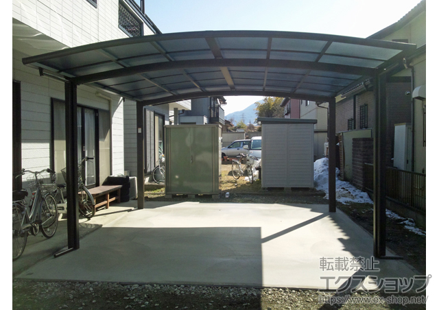 山梨県甲府市のLIXIL リクシル（トステム）のカーポート カーブポートシグマIII ワイド 積雪〜20cm対応 施工例