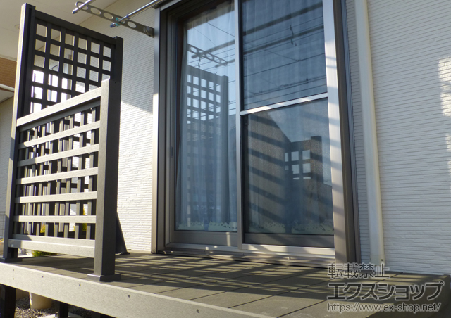 神奈川県相模原市ののウッドデッキ リウッドデッキ200＋リウッドデッキフェンス1型/リウッドハイパーティション1型＜井桁格子＞ 施工例