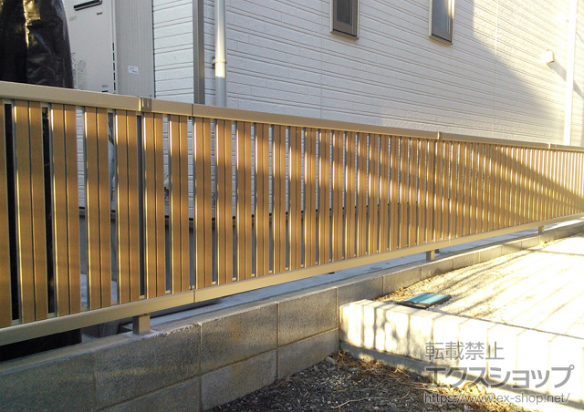 埼玉県久喜市ののフェンス・柵 シンプルモダンフェンスW5型 自由柱 施工例