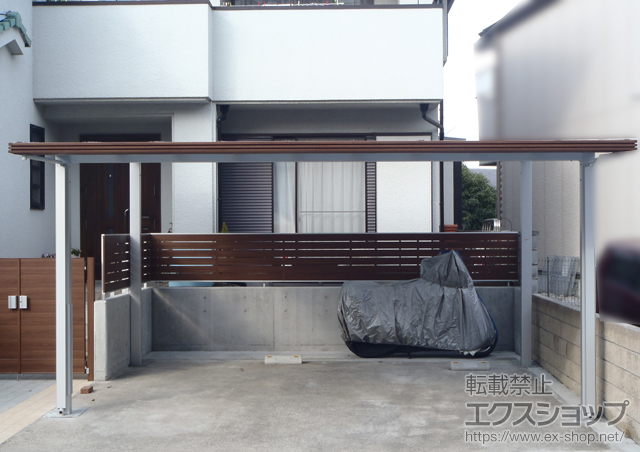 神奈川県横浜市ののカーポート アーキデュオ プレミアムワイド マテリアルカラー 積雪〜20cm対応＋堅樋カバー 2本入 施工例