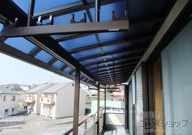 静岡県富士市ののバルコニー・ベランダ屋根 プレシオステラス R型 屋根タイプ 連棟 積雪〜50cm対応＋吊り下げ式物干し 施工例